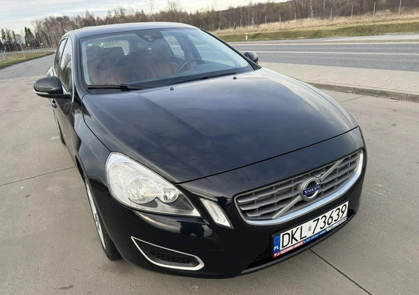 Volvo V60 cena 41000 przebieg: 242000, rok produkcji 2013 z Kłodzko małe 667